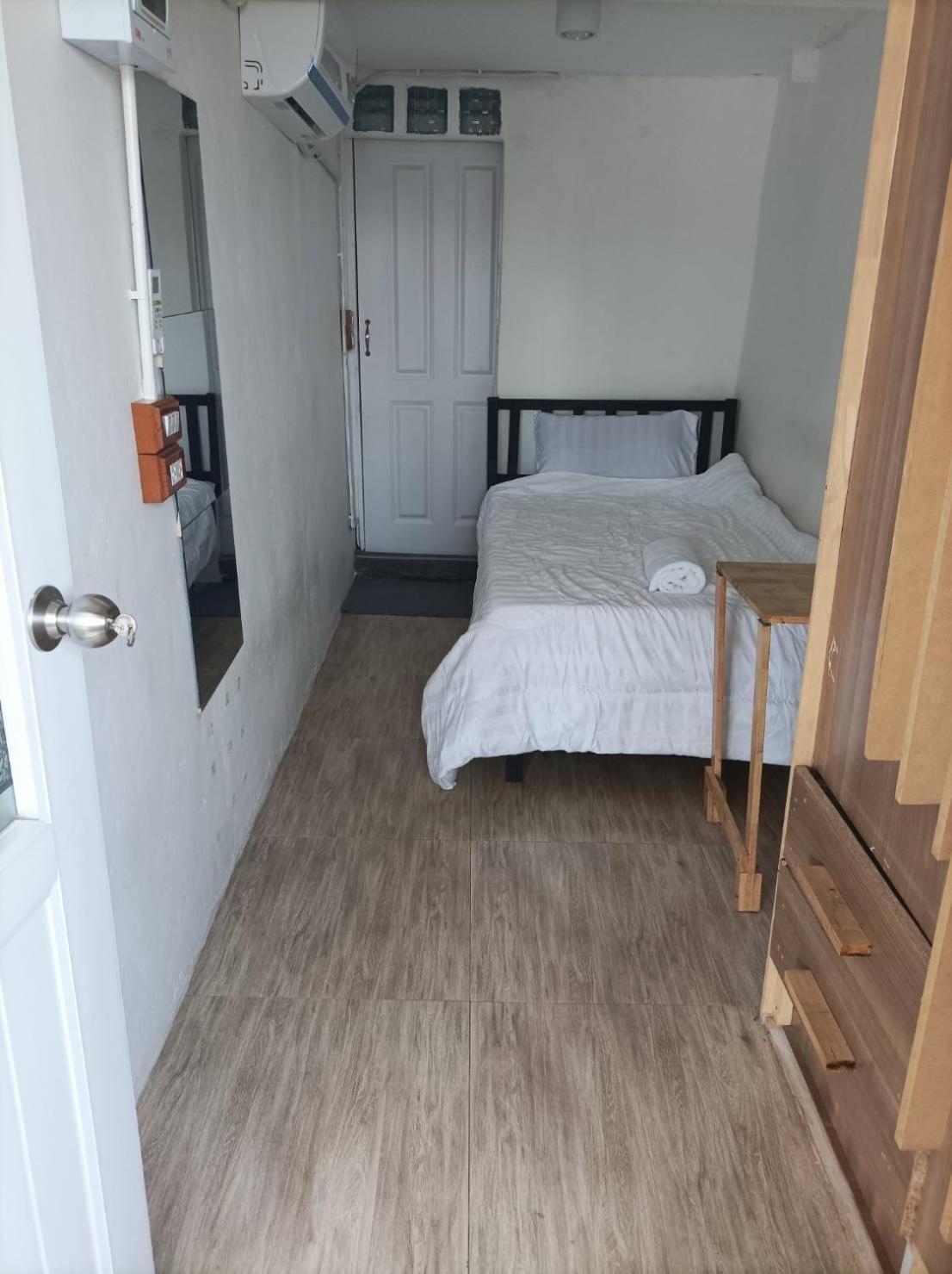 Chubby 9 Single Room Bangkok Exterior foto